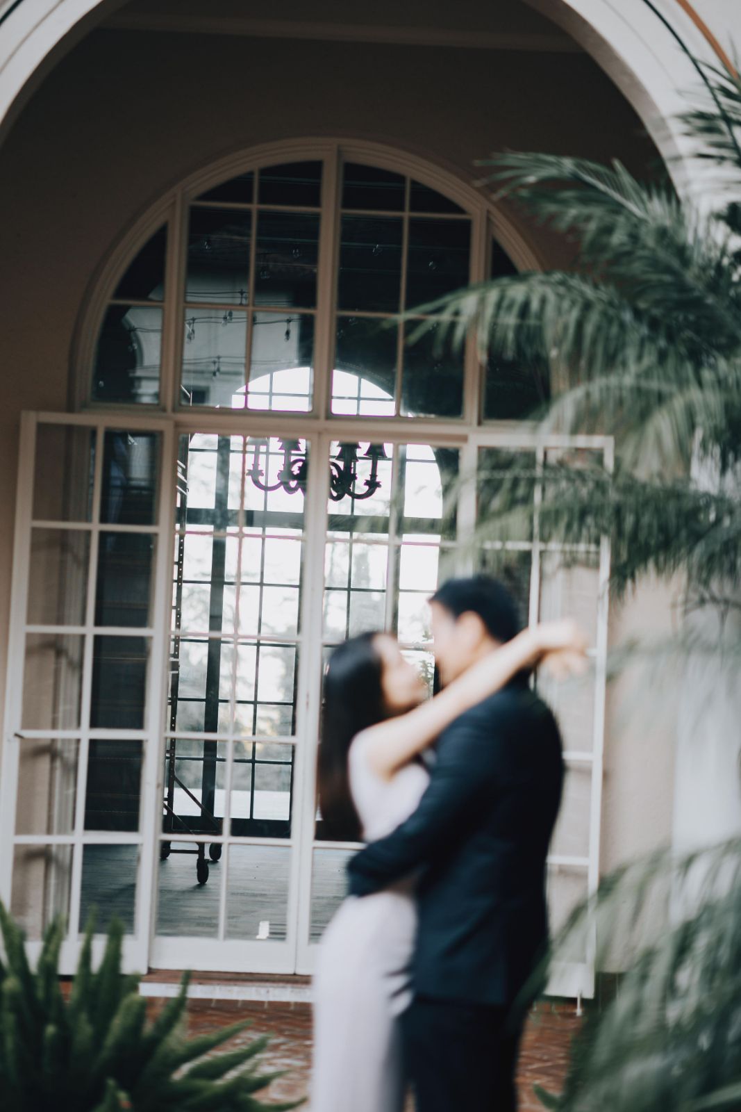 Couple portrait with the elegant architecture of Montalvo Arts Center by SlowMo Studio