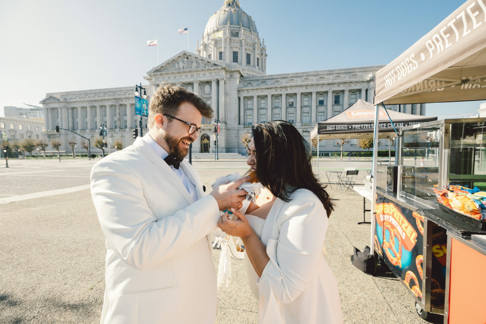 Golden hour couple portrait at the Palace of Fine Arts in San Francisco by SlowMo Studio