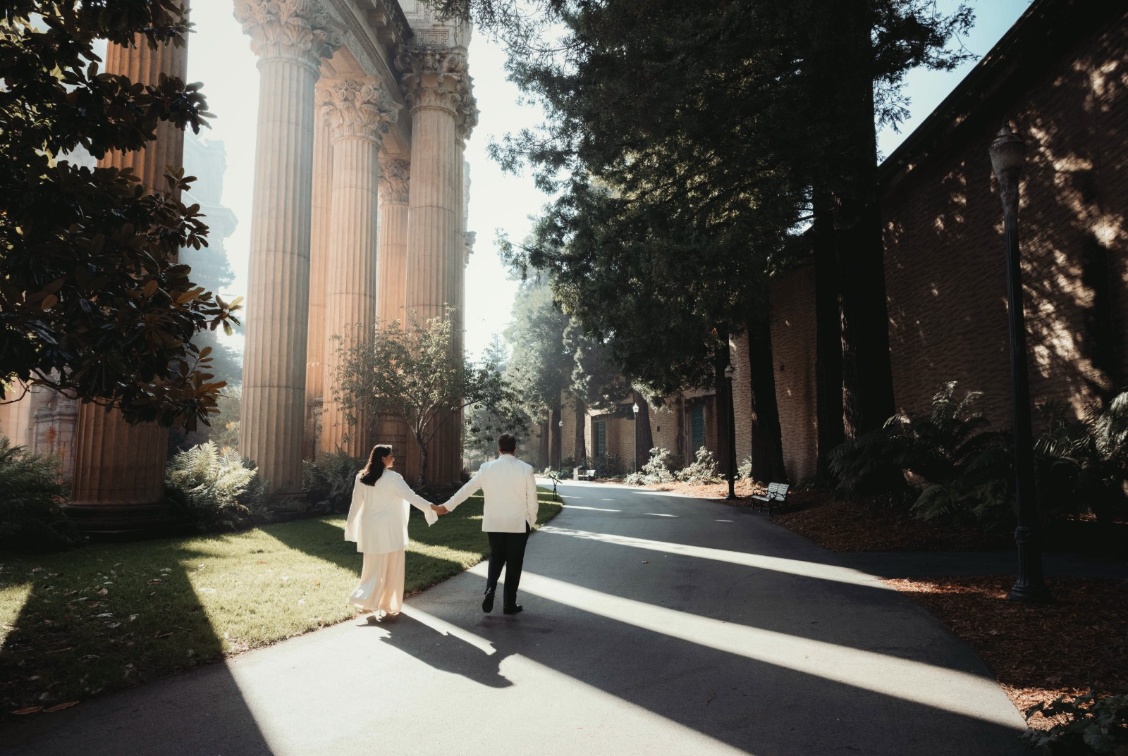 Couple surrounded by the classical architecture of Palace of Fine Arts by SlowMo Studio